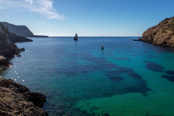 Visita las islas Pitiusas y disfruta de una aventura exótica